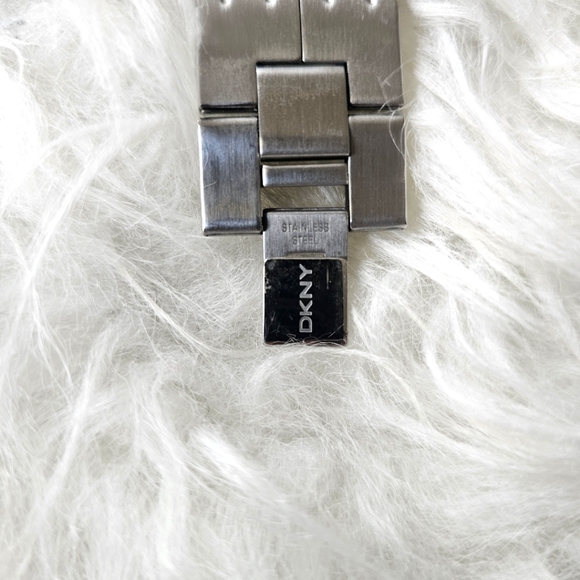 DKNY Watch - Picture 4 of 7